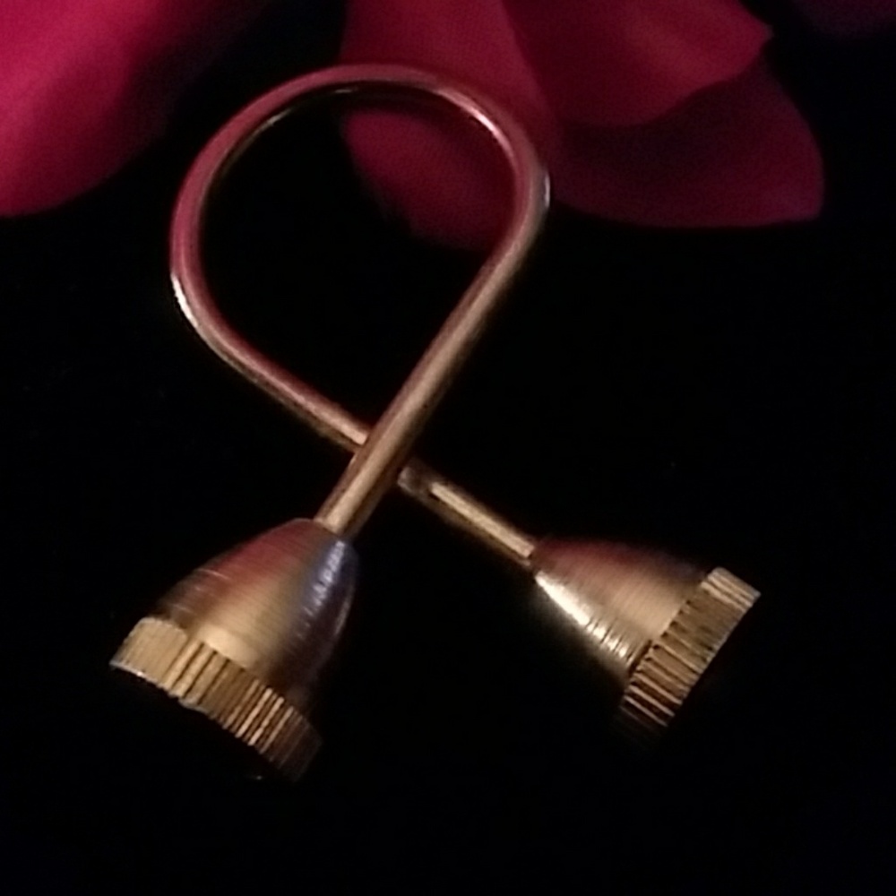 💞💞SALE VINTAGE AMBRA & GOLD SCARVE HOLDER💞💞